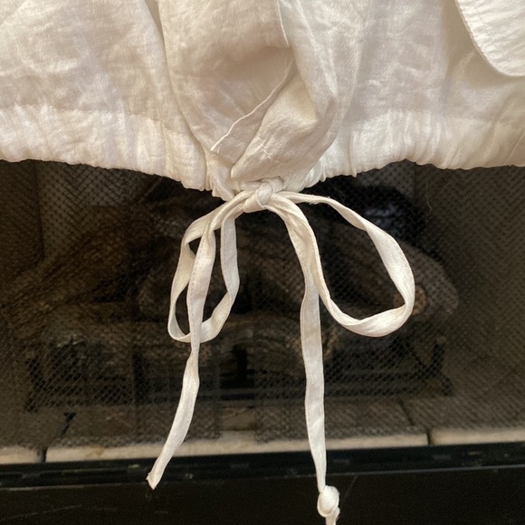 Linear white blouse with cuffed sleeves. Great stitching detail. 2X - Picture 8 of 10